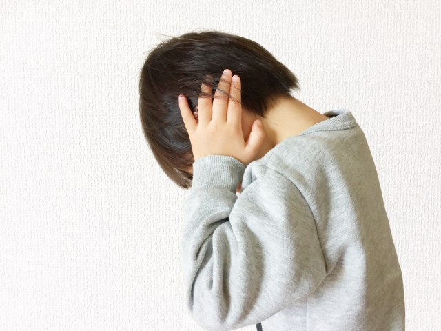 悩む女性