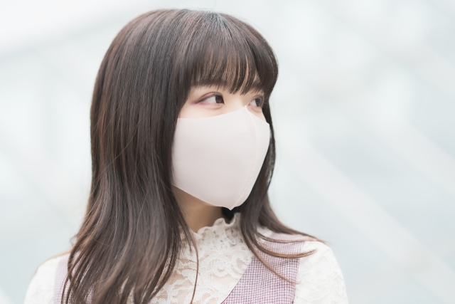 マスクの女性