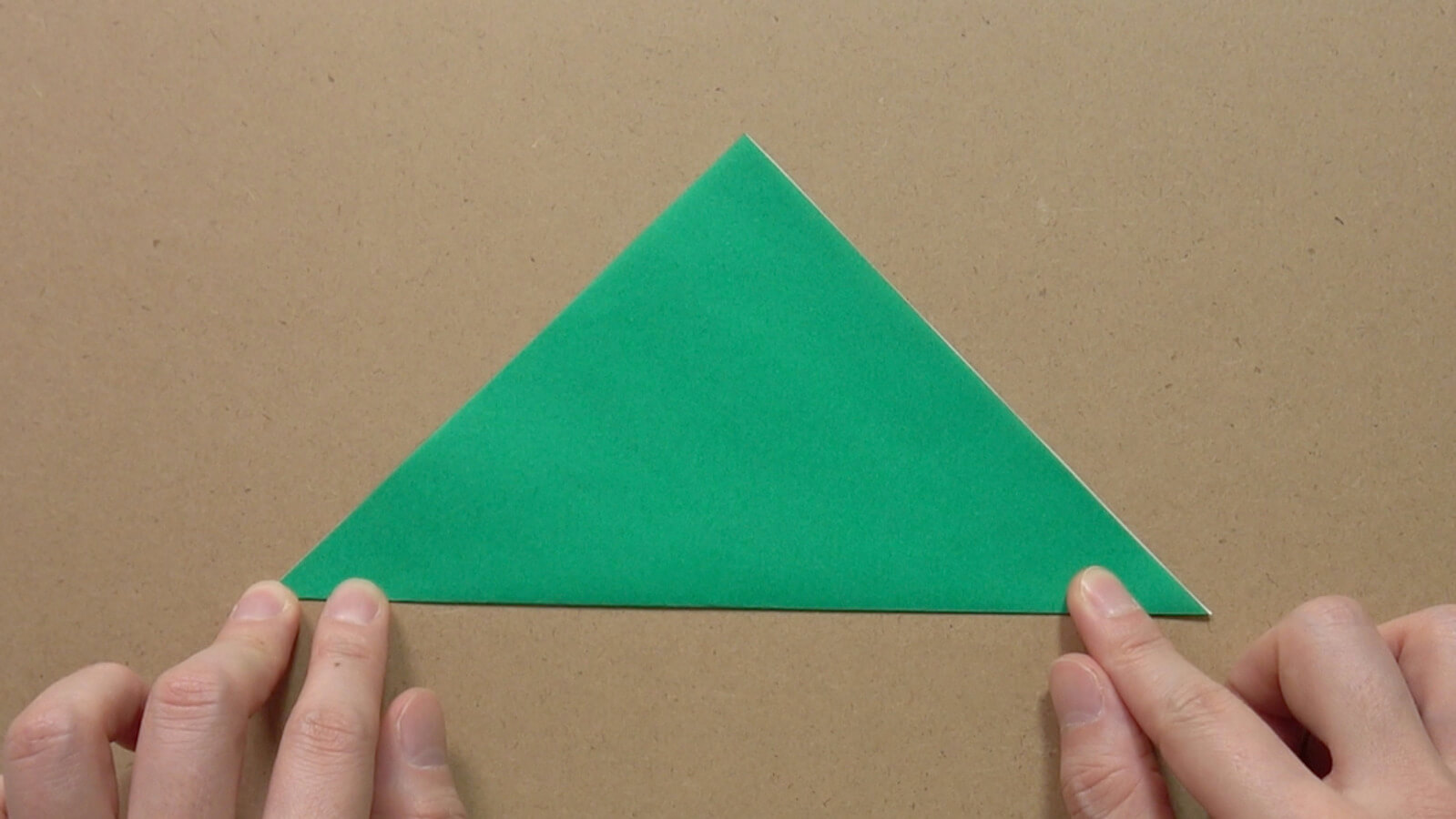 吉本芸人span マコトの一緒に折り紙 ピーマン の折り方 動画 ほいくnote