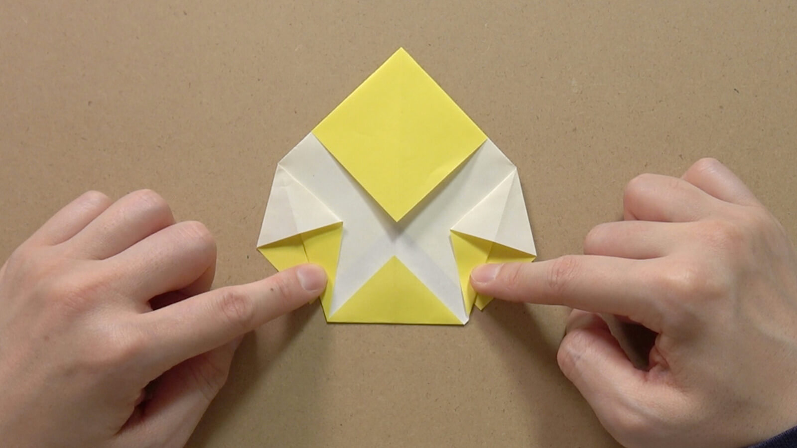 吉本芸人span マコトの一緒に折り紙 はち の折り方 動画 ほいくnote