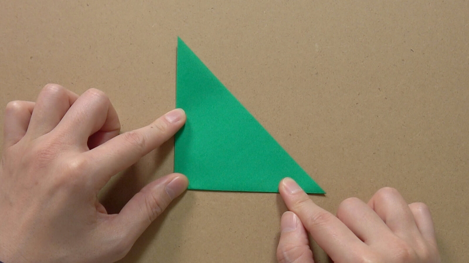 吉本芸人span マコトの一緒に折り紙 ピーマン の折り方 動画 ほいくnote