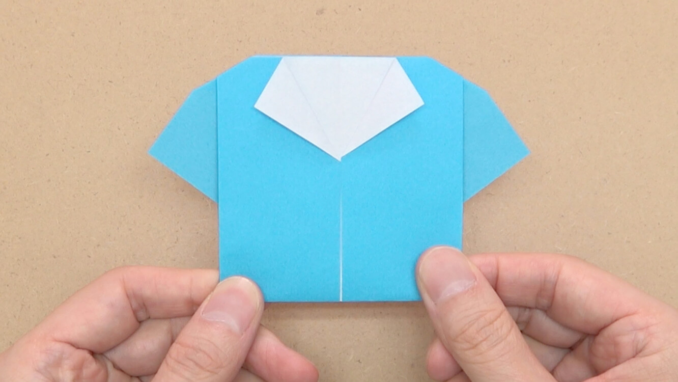吉本芸人span マコトの一緒に折り紙 シャツ の折り方 動画 ほいくnote